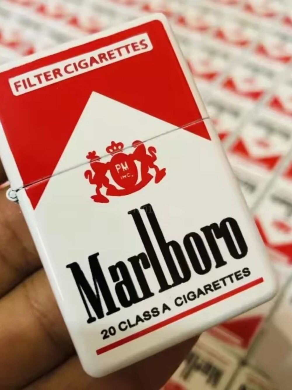 MARLBORO Refillable Lighter Flip Top Red & White New